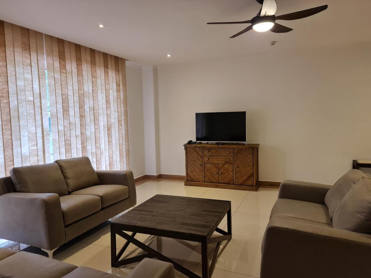 Royale Suites By Arc Royal Luxury Apts 앙스 로얄 외부 사진