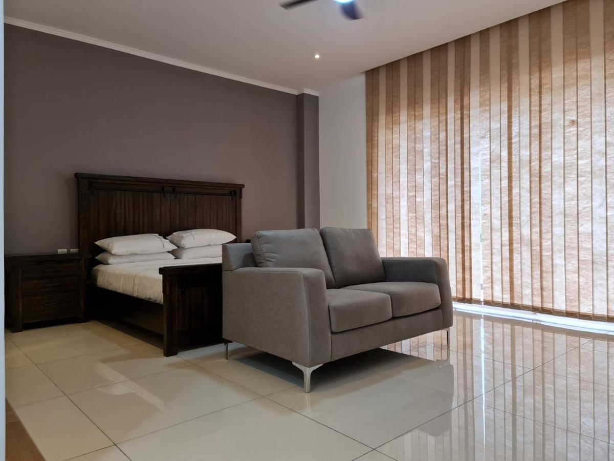 Royale Suites By Arc Royal Luxury Apts 앙스 로얄 외부 사진
